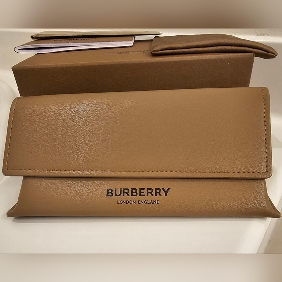 Burberry Tan and Black Sunglasses - Picture 6 of 7